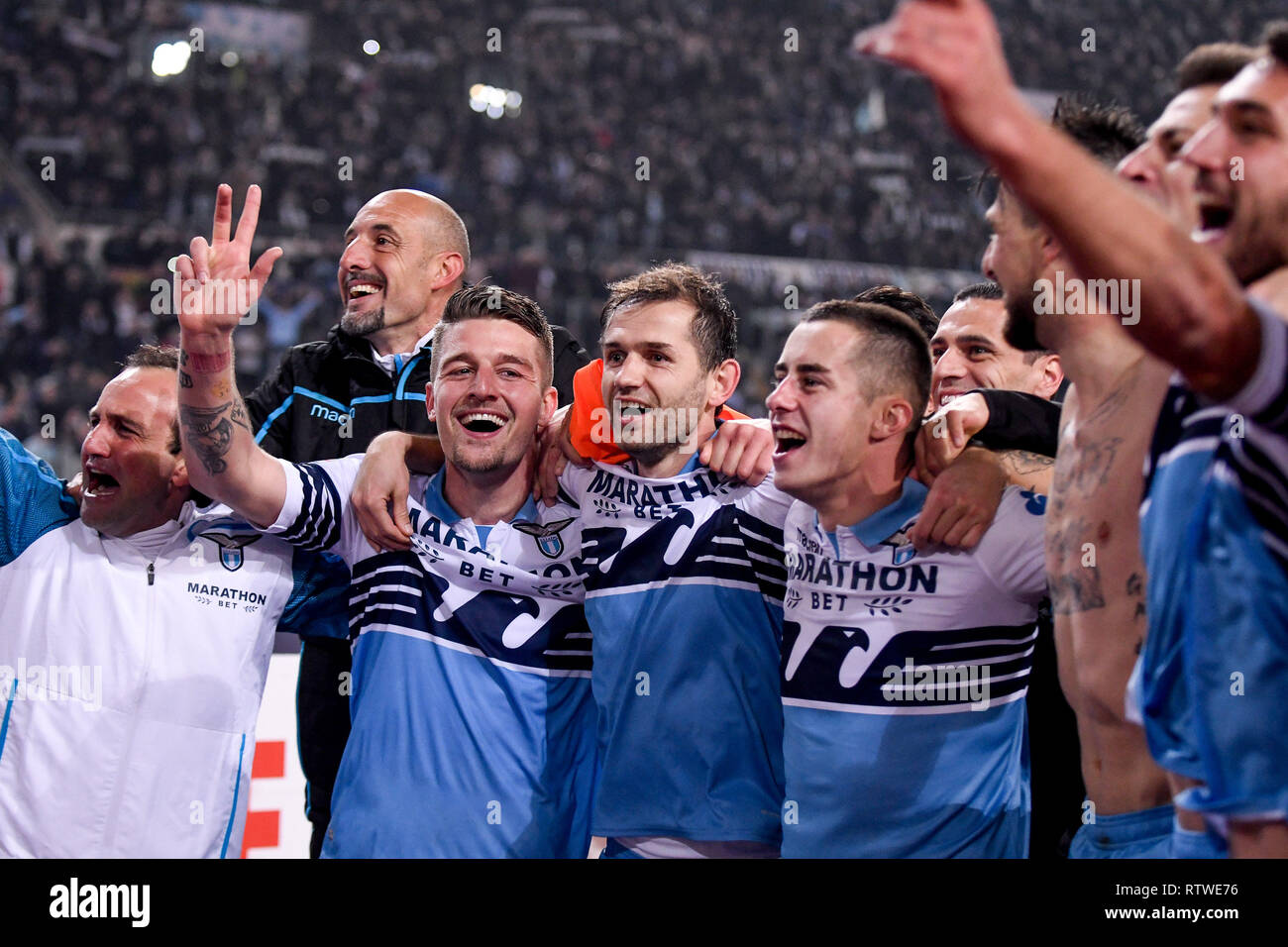 Rome, Italie. 2e Mar, 2019. Les joueurs de la Lazio célébrer la victoire au cours de la Serie une correspondance entre le Latium et la Roma au Stadio Olimpico, RoRome, Italie le 2 mars 2019. Photo par Bruno maffia. Credit : UK Sports Photos Ltd/Alamy Live News Banque D'Images