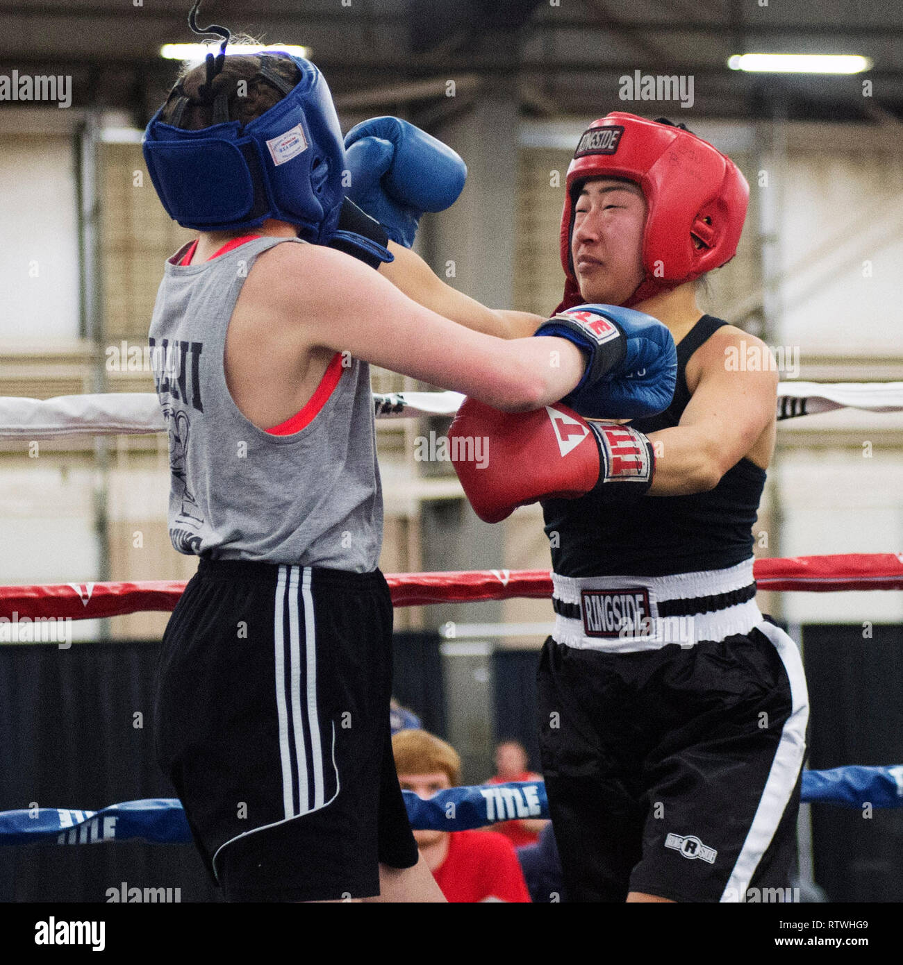 2 mars 2019 : Yurika Sano de Ohio State (droite) écheveaux avec Natalie Mills de l'Illinois (à gauche) à l'Arnold Sports Festival à Columbus, Ohio, USA. Brent Clark/Alamy Live News Banque D'Images