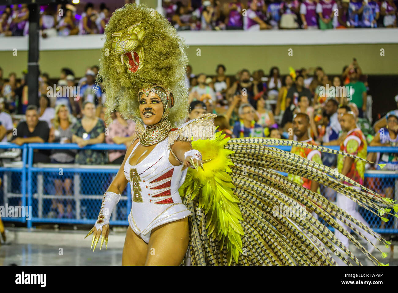 Rio de Janeiro, Brésil. 06Th Mar, 2019. Membre de l'Estácio de Sá école de samba pendant le Carnaval 2019 Défilé de série A dans la place Marques do Sapucaí Sambódromo dans la ville de Rio de Janeiro ce samedi, 02. (Photo : William Volcov/Brésil Photo Presse) Credit : Brésil Photo Presse/Alamy Live News Banque D'Images
