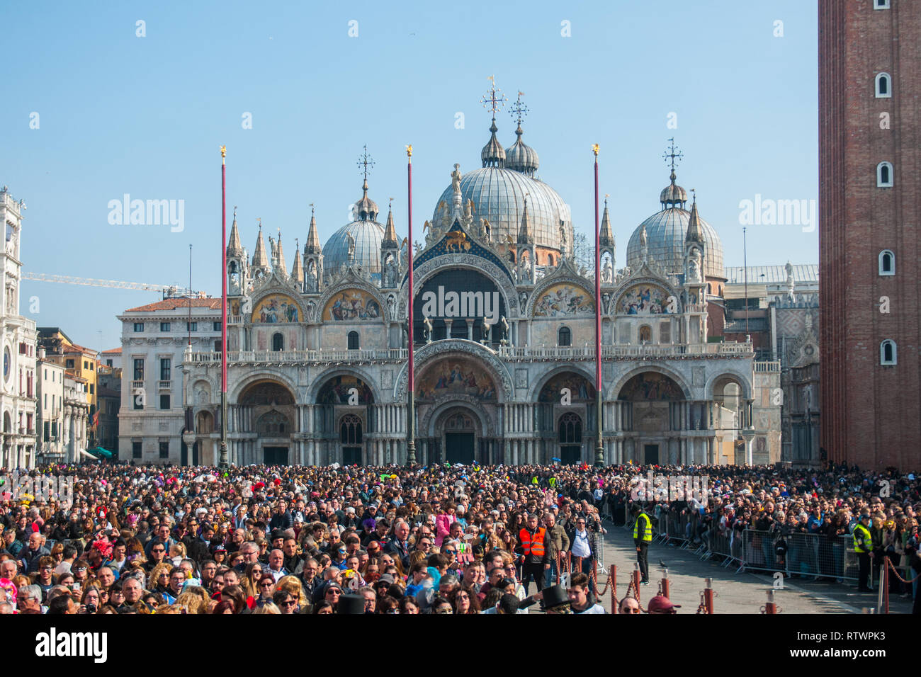 Venise, Italie. 06Th Mars, 2019. Les touristes et les habitants participent à l'événement du vol de l'aigle sur Mars 03, 2019 à Venise, Italie. Le thème de l'édition 2019 du Carnaval de Venise est 'blâmer la Lune" et se déroulera du 16 février au 5 mars. © Awakening / Alamy Live News Banque D'Images