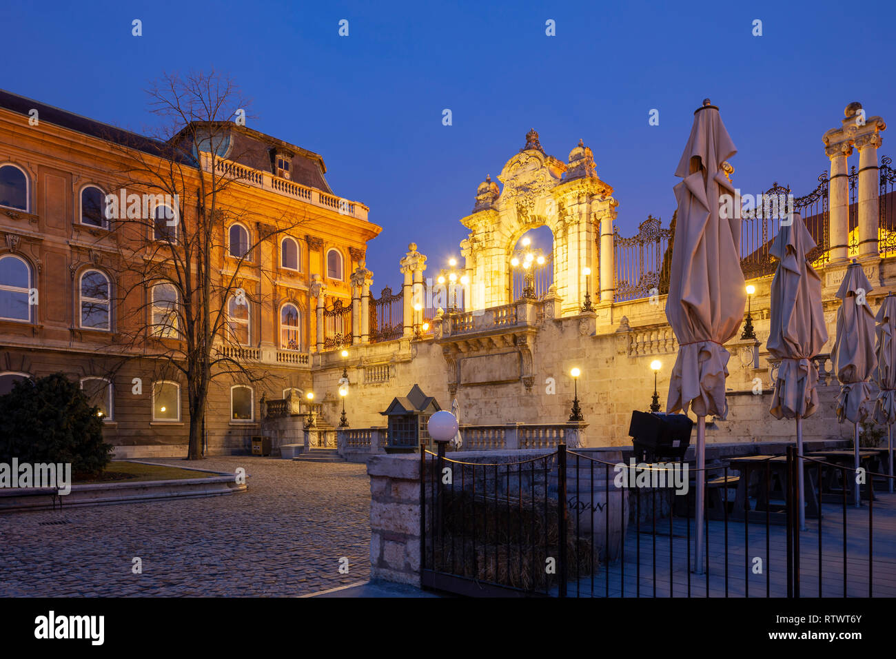 L'aube au château de Buda à Budapest, Hongrie. Banque D'Images