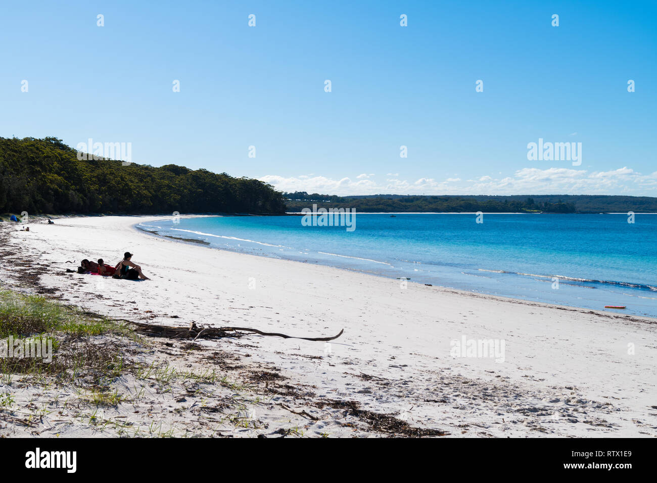 Trou dans le mur, Plage , Australia-December 23, 2018 : les personnes bénéficiant du beau temps au trou dans le mur à Jervis Bay Beach, parc national Booderee Banque D'Images