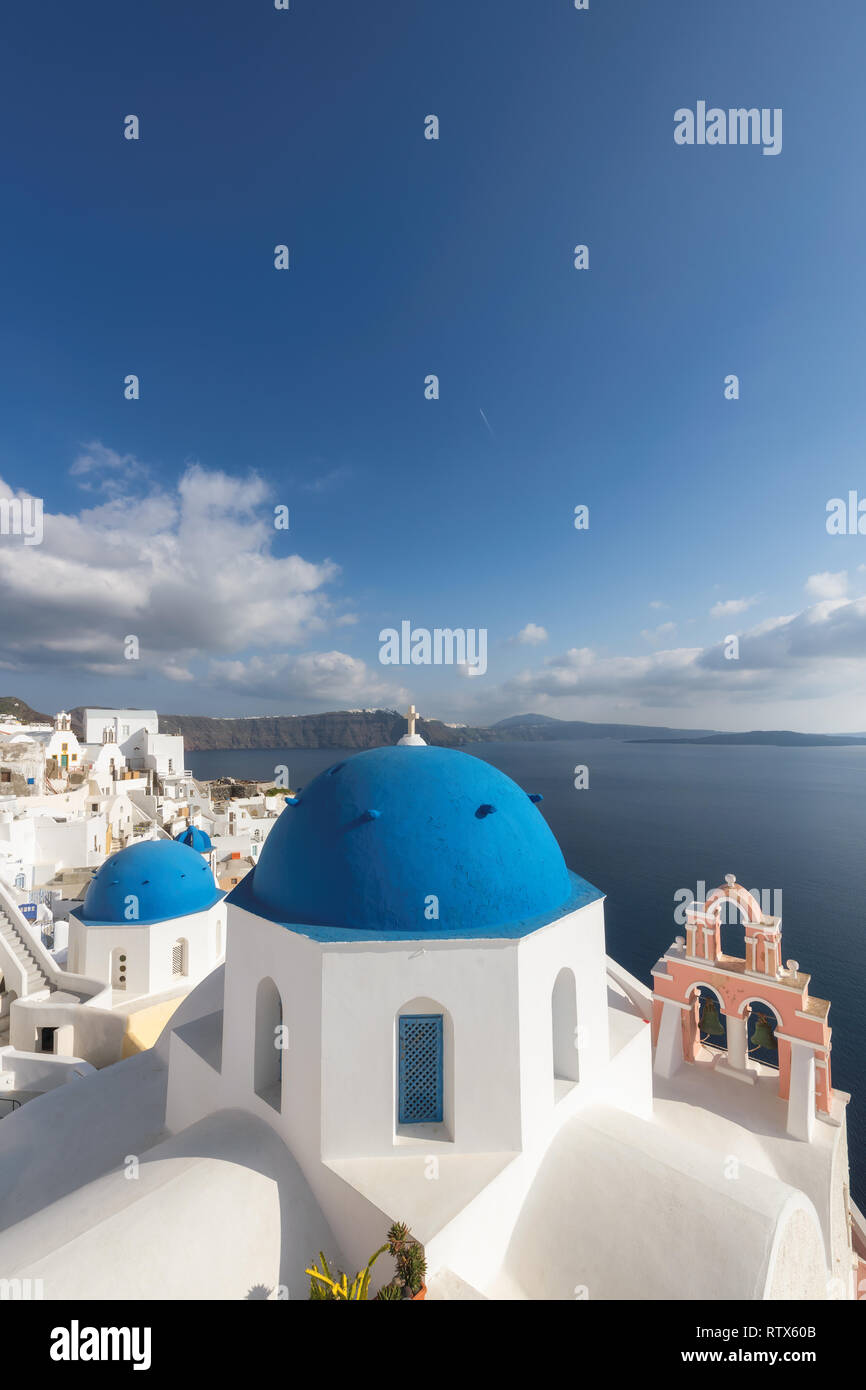 Le bleu et le blanc de l'île de Santorin, en Grèce. Banque D'Images