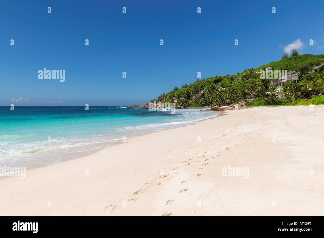 Vide tropical beach sur l'île exotique. Banque D'Images