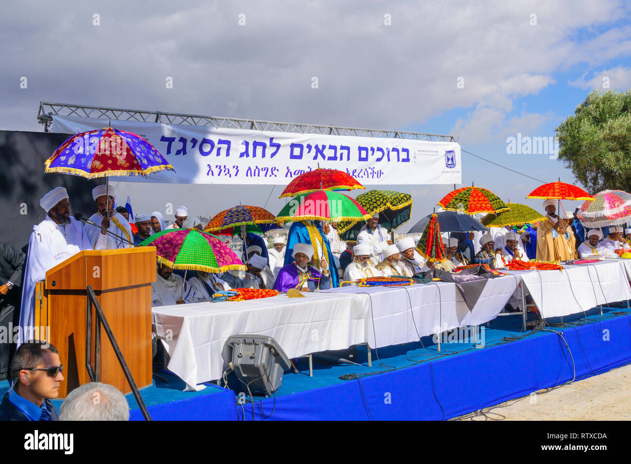 Jérusalem, Israël - 11 NOVEMBRE 2015 : Le chef des chefs religieux (Kessim) de la communauté juive éthiopienne prend la parole à l'SIGD, à Jérusalem, Israël. L Banque D'Images