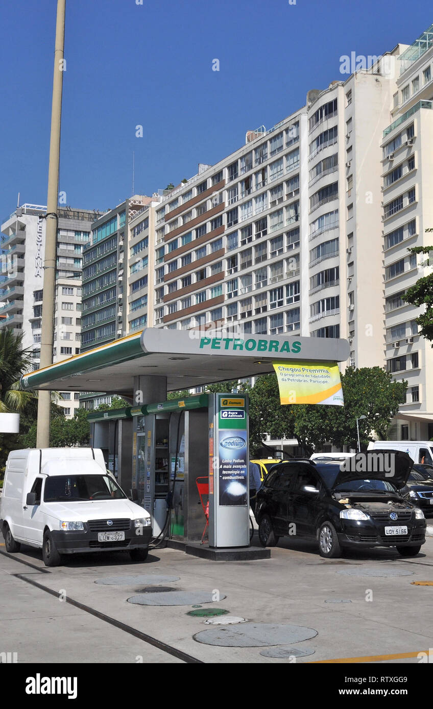 Station-service de Petrobras sur l'avenue Atlantica, Copacabana, Rio de Janeiro, Brésil Banque D'Images