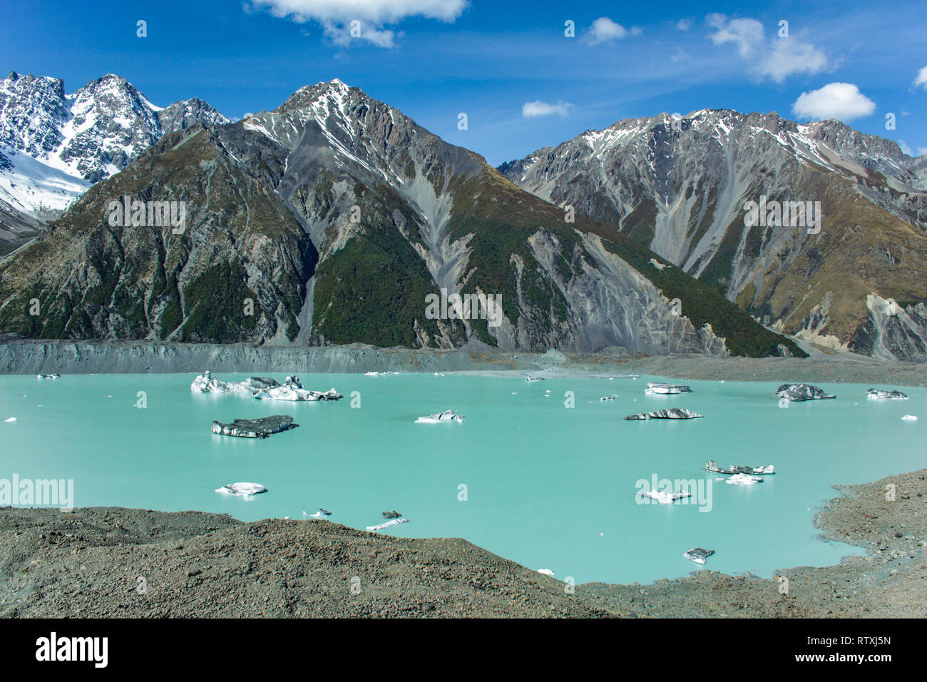 Des icebergs géants sur le lac Glacier Tasman à Aoraki Mount Cook National Park, au sud de l'île de la Nouvelle-Zélande Banque D'Images