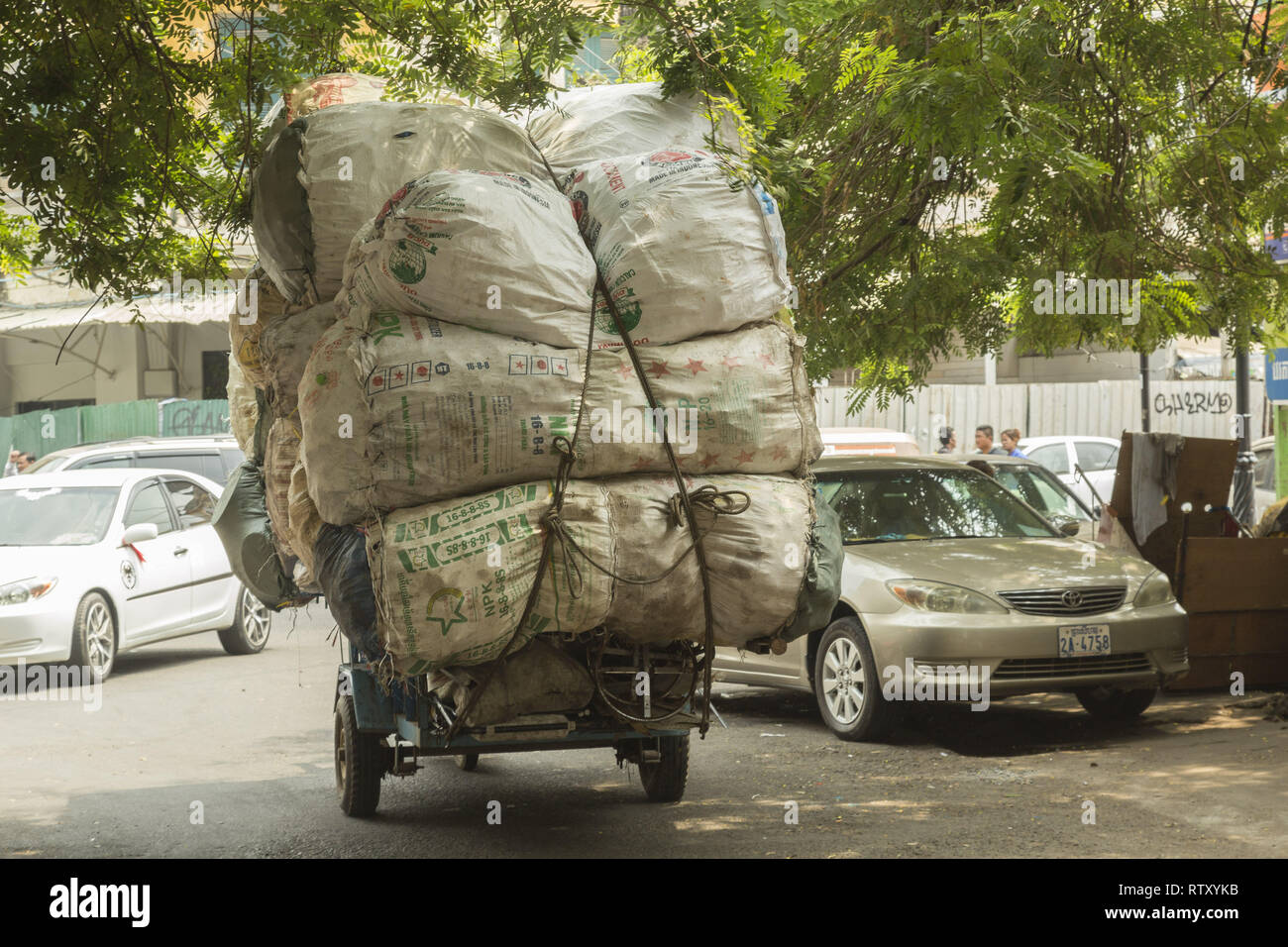 La collecte des déchets à Phnom Penh Banque D'Images