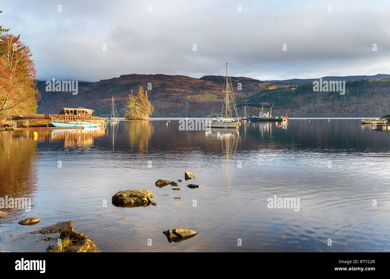 Bateaux à Fort Augustus sur les rives du Loch Ness dans les Highlands d'Ecosse Banque D'Images