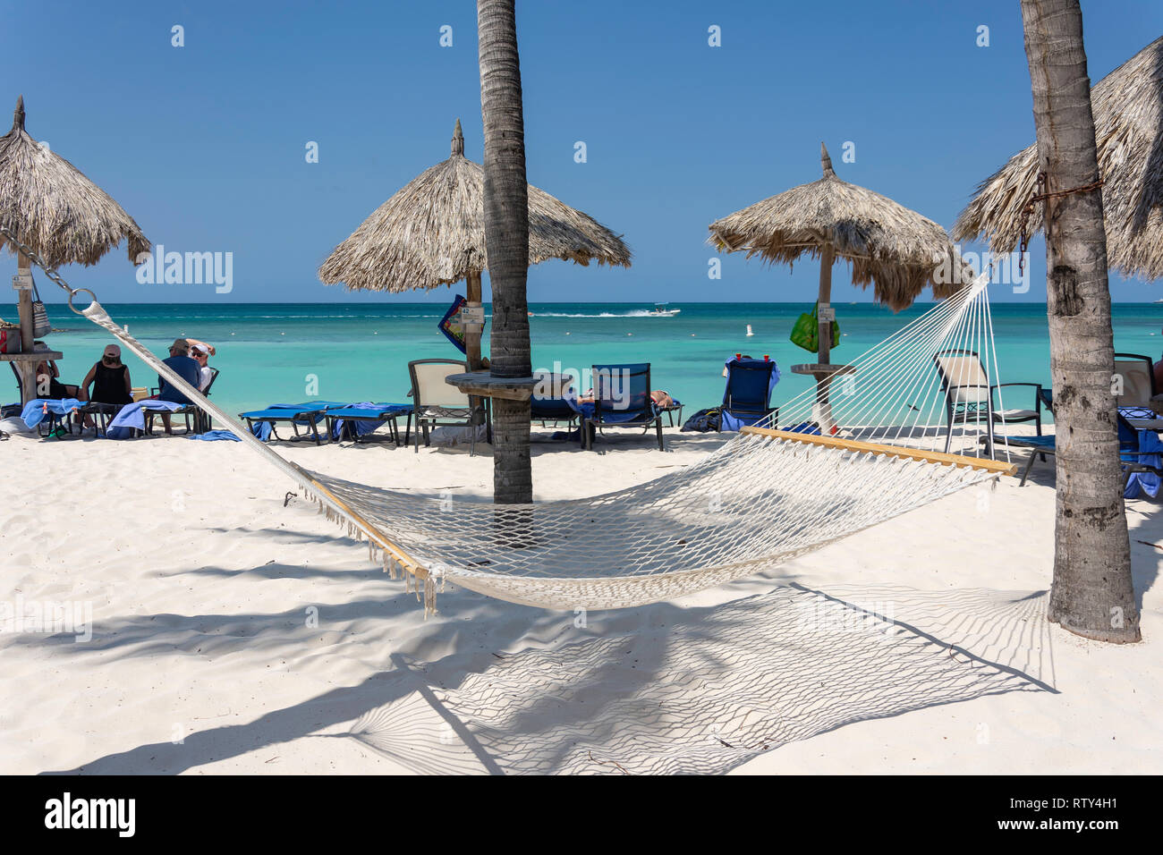 Hamac sur la plage de Palm Beach, Noord, Aruba, District Îles ABC, Antilles, Caraïbes sous le vent Banque D'Images