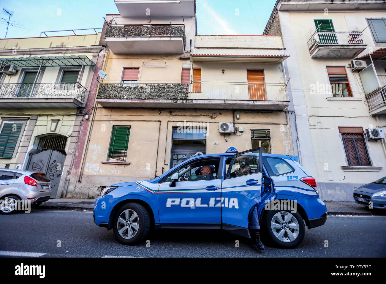 Napoli, Italie. 09Th Mar, 2019. Naples, Campanie, Italie, 02-03-19, la deuxième a pris la fuite italien fils de 'Ciruzzo o'milionario', Marco Di Lauro avec son partenaire dans un bâtiment non loin de Secondigliano dans photo Marco Di Lauro dans la voiture de police à l'arrivée à la station de police de Naples. Crédit : Antonio Balasco/Pacific Press/Alamy Live News Banque D'Images