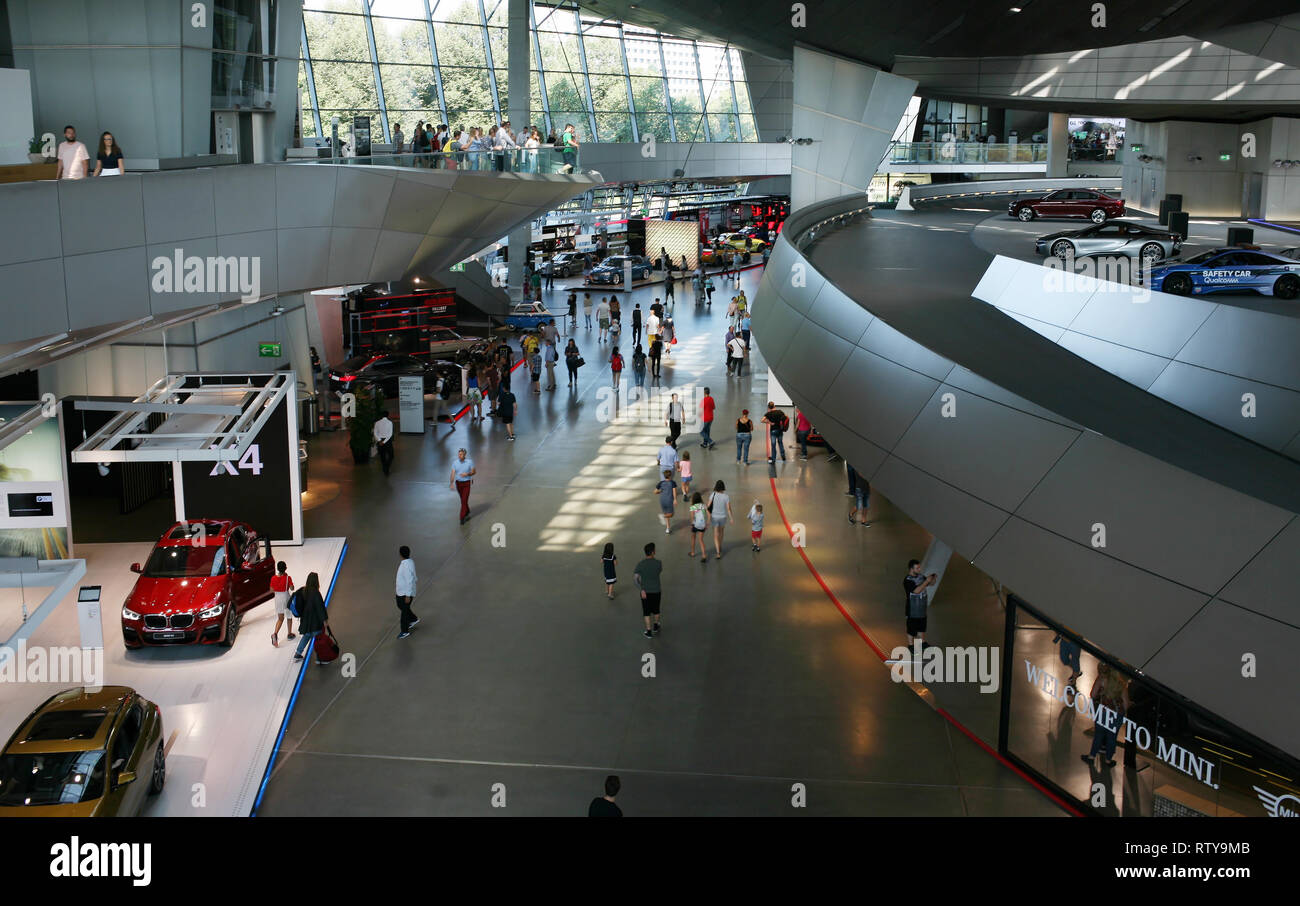 Le musée de l'automobile BMW à Munich en Bavière en Allemagne Banque D'Images