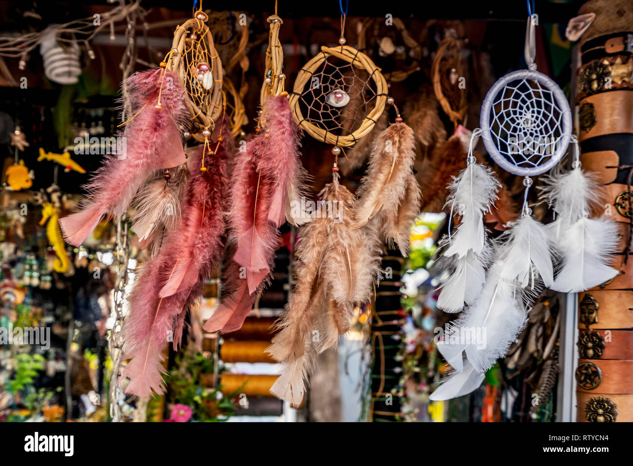 Bijou Dreamcatcher, amulette indigènes utilisées pour la décoration et protection spirituelle Banque D'Images