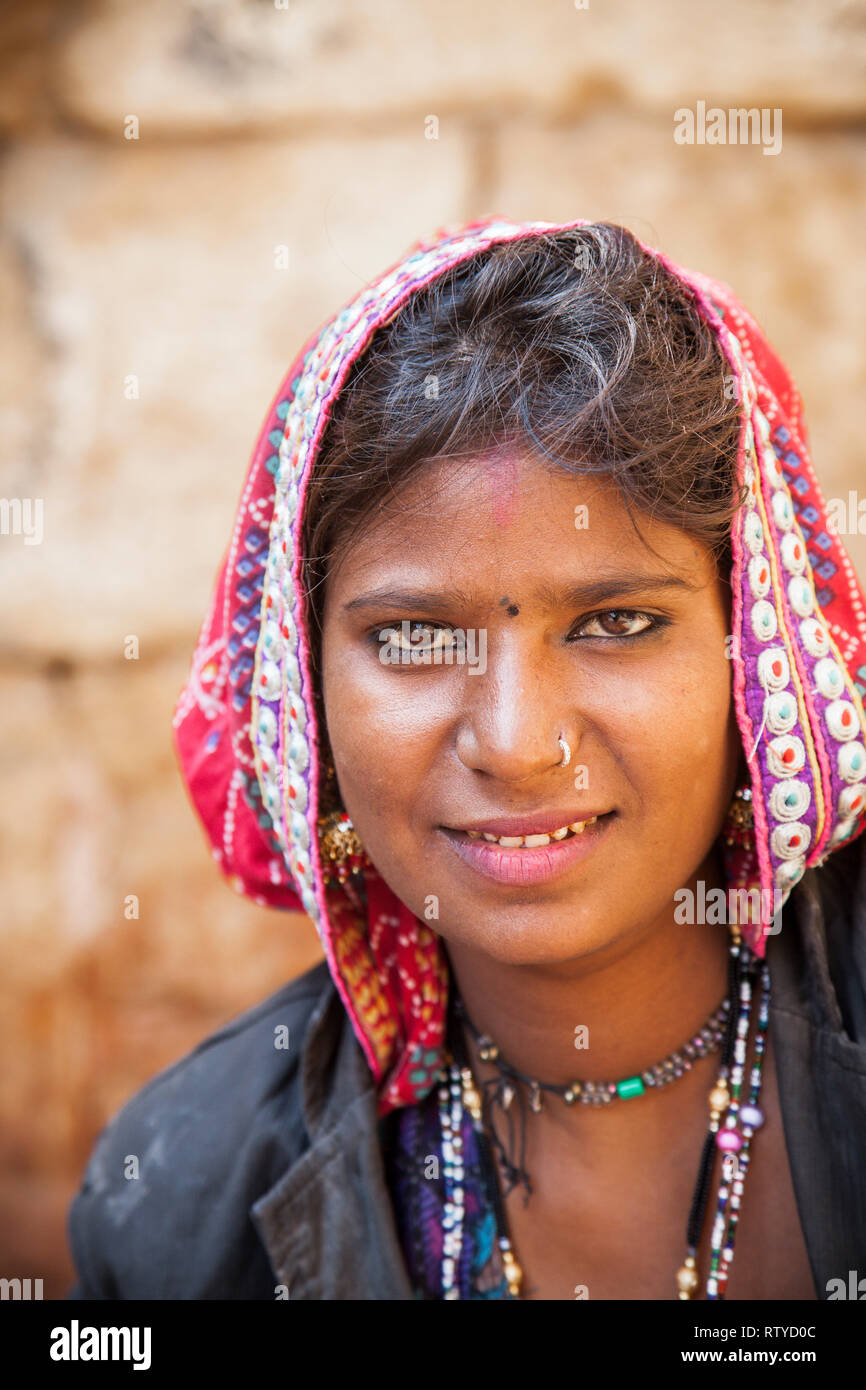 Portrait d'une femme, fort de Jaisalmer, Jaisalmer, Rajasthan, Inde, Asie Banque D'Images