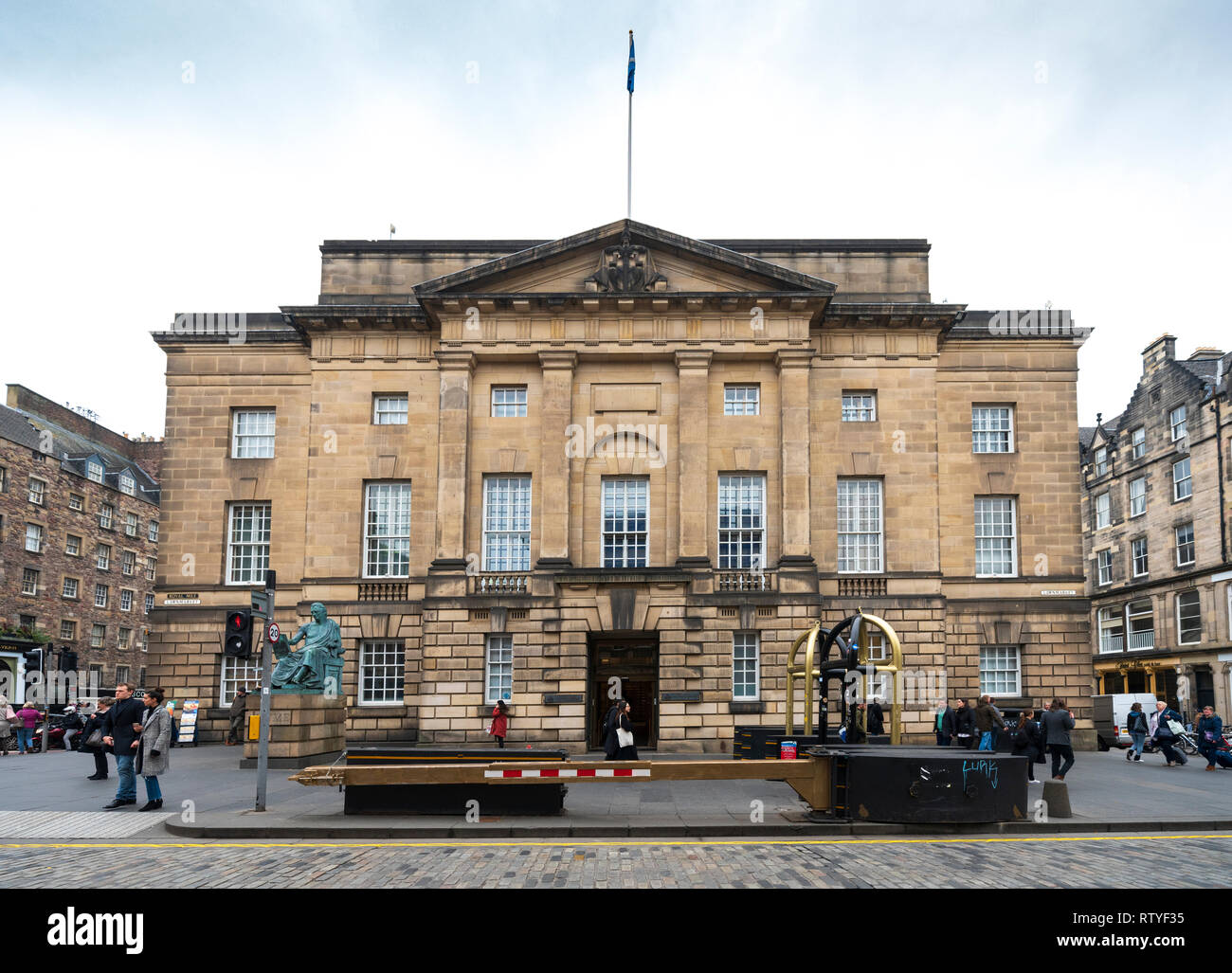 Vue extérieure du bâtiment de la Haute Cour sur le Royal Mile à Édimbourg, en Écosse, Royaume-Uni Banque D'Images