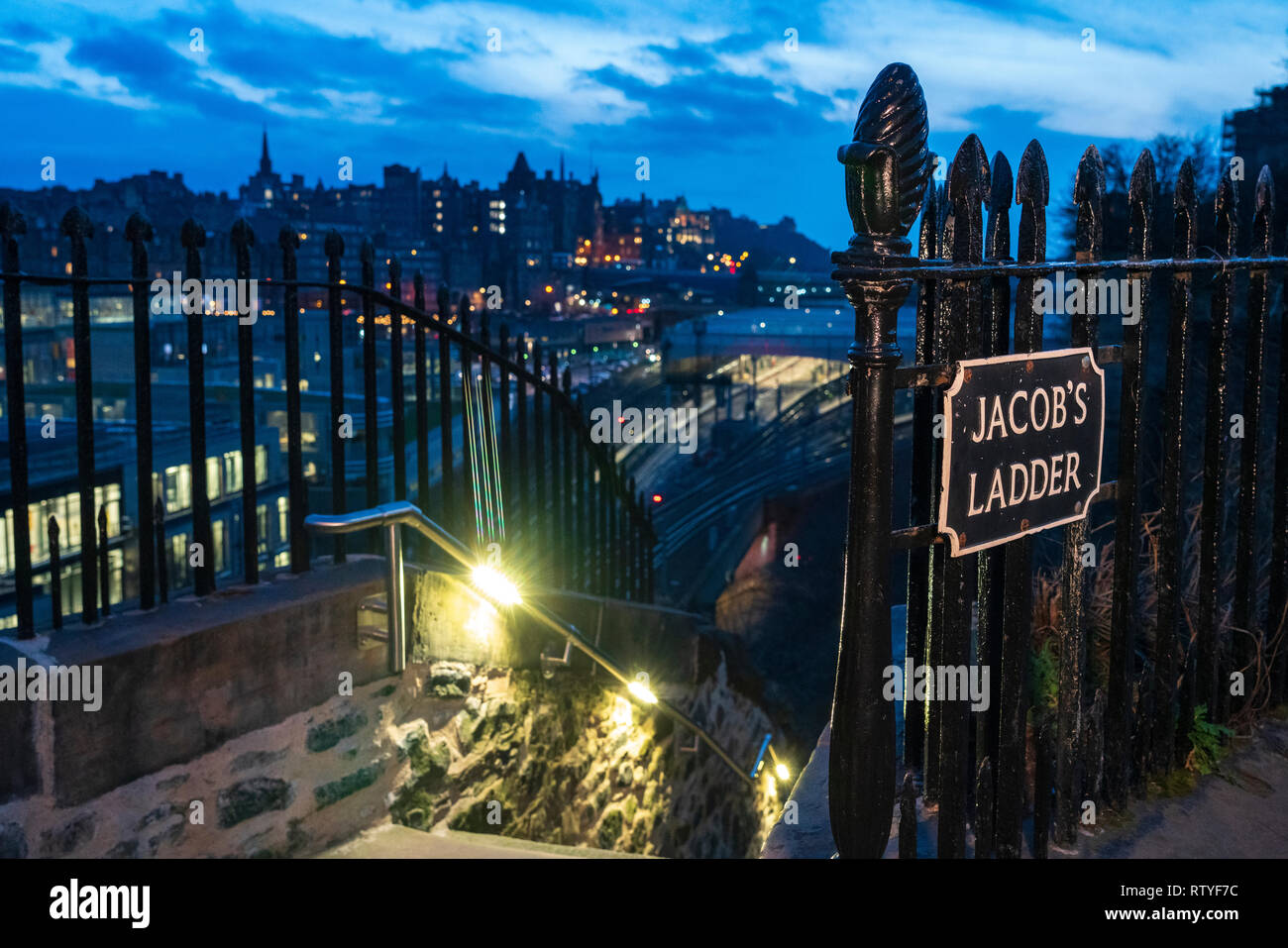 Nouvelle rénovation l'échelle de Jacob avec escalier reliant Canongate Calton Hill, à Édimbourg, Écosse, Royaume-Uni Banque D'Images