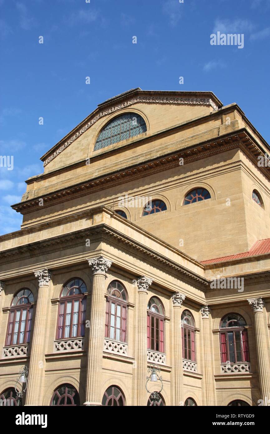 Palermo, Sicily island en Italie. Teatro Massimo Vittorio Emanuele - troisième plus grand opéra en Europe. Banque D'Images