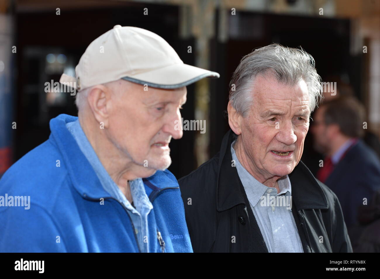 Glasgow, Royaume-Uni. 3 mars 2019. (Gauche - droite) Hamish Macinnes ; Michael Palin sur le tapis rouge à la première du film, dernière ascension, à la Glasgow Film Theatre. Michael Palin - Contributeur, Robbie Fraser - Directeur et Hamish Macinnes - sujet qui assistent à la Scottish Premier Ministre de l'ascension finale à Glasgow à l'instant. Crédit : Colin Fisher/Alamy Live News Banque D'Images