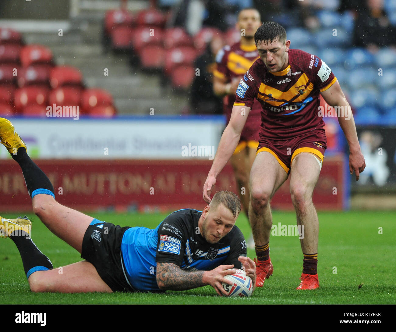 Huddersfield, UK, 3 mars 2019. John Smiths Stadium, Huddersfield, Angleterre ; Rugby League Super League Betfred, Huddersfield Giants vs Hull FC ; Hull FCÕs Joe Westerman traverse pour le premier essai du match. Crédit : Dean Dean Williams Williams/Alamy Live News Banque D'Images