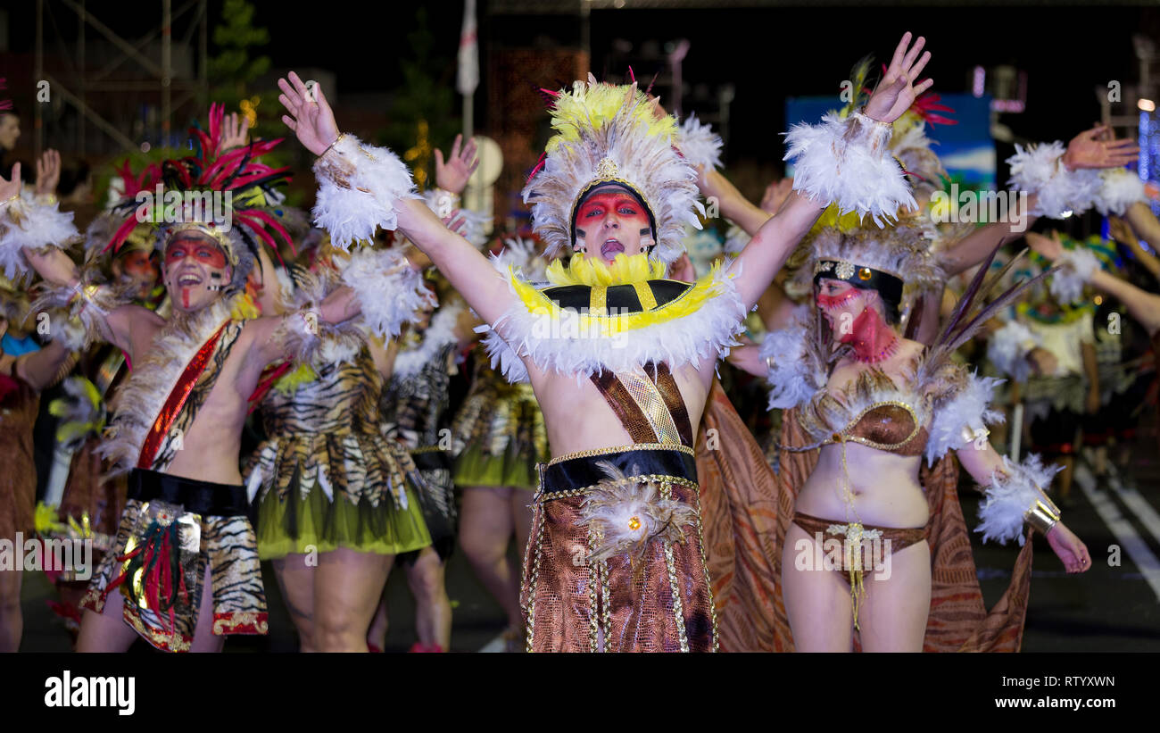 FUNCHAL, PORTUGAL - mars 2, 2019 : Les participants de l'île de Madère en danse Carnaval le défilé dans la ville de Funchal, Madère, Portugal. Cícero Crédit : Castro/Alamy Live News Banque D'Images