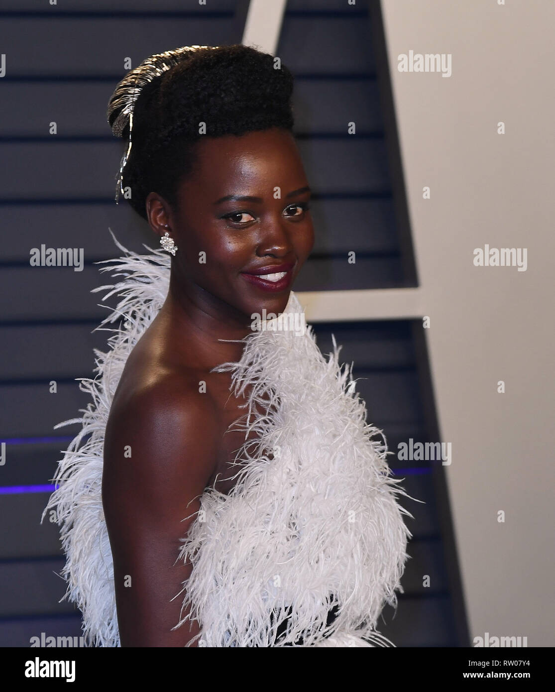Los Angeles, Californie - Le 24 février : Lupita Nyong'o assiste à 2019 Vanity Fair Oscar Party à Wallis Annenberg Center for the Performing Arts le févr. Banque D'Images