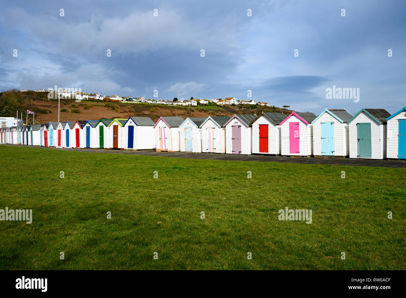 Cabines colorées à Broadsands près de Torquay dans le Devon Banque D'Images