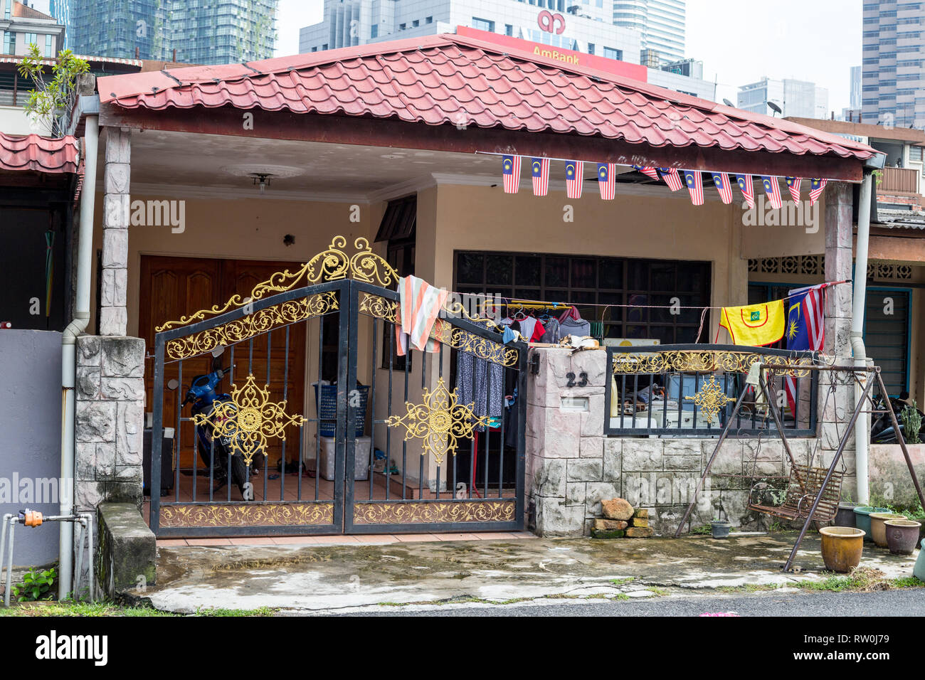Kampung Baru, typique maison familiale privée en Enclave malaisienne traditionnelle, Kuala Lumpur, Malaisie. Banque D'Images
