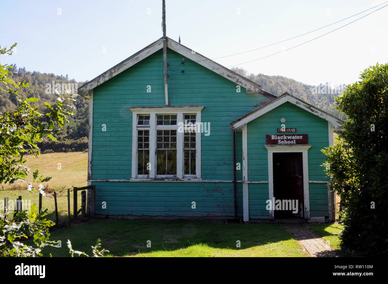 L'extérieur de l'ancienne école de Blackwater sur la route d'Waiuta ville fantôme. Il a été construit en 1913. Il a fermé en 1949. Il est ouvert au public. Banque D'Images