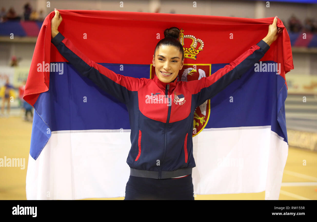 Ivana Spanovic de la Serbie célèbre remportant le Women's Long Saut au cours de la troisième journée de l'Indoor d'athlétisme à l'Emirates Arena, Glasgow. Banque D'Images