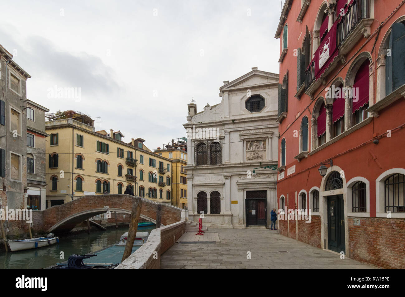 Venise, Italie (1 mars 2019) - La construction de la Scuola Dalmata dei Santi Giorgio e Trifone qui héberge l'intérieur les peintures de Carpaccio Banque D'Images