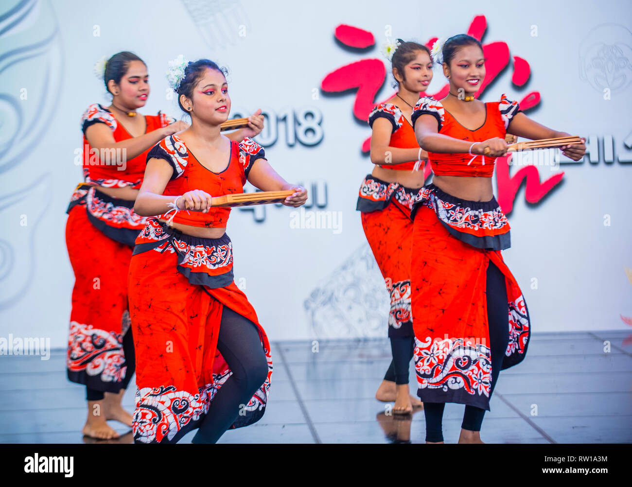 Les danseurs SriLankan de Hillwood College Dance Troupe se produisent au festival de danse Maskdance qui s'est tenu à Andong, en Corée du Sud Banque D'Images