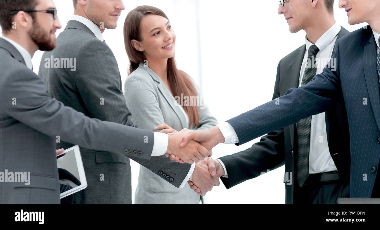 Les dirigeants des équipes business shake hands Banque D'Images