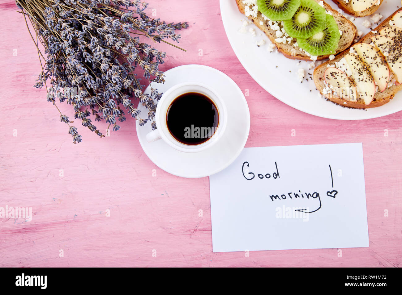 Tasse A Cafe Et Toasts Avec Petit Dejeuner Sain Bouquet De Fleurs Lavande Et Note Qu Une Bonne Matinee Sur Rose Table Beau Petit Dejeuner Carte De Vœux A Photo Stock Alamy Tasse A Cafe Et Toasts Avec Petit Dejeuner Sain Bouquet De Fleurs Lavande Et Note Qu Une Bonne Matinee Sur Rose Table Beau Petit Dejeuner Carte De Vœux A Photo Stock Alamy