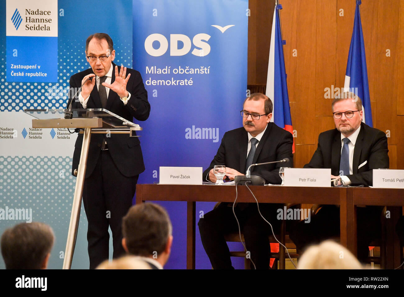 Prague, République tchèque. 08Th Mar, 2019. L-R L'Ambassadeur de France à Prague Roland Galharague, député de Pavel Zacek et vice-président de la Chambre des députés, Petr Fiala assister à '20 ans de la République tchèque à l'OTAN" séminaire, le 4 mars 2019, à Prague, en République tchèque. Photo : CTK Vit Simanek/Photo/Alamy Live News Banque D'Images Prague, République tchèque. 08Th Mar, 2019. L-R L'Ambassadeur de France à Prague Roland Galharague, député de Pavel Zacek et vice-président de la Chambre des députés, Petr Fiala assister à '20 ans de la République tchèque à l'OTAN" séminaire, le 4 mars 2019, à Prague, en République tchèque. Photo : CTK Vit Simanek/Photo/Alamy Live News Banque D'Images