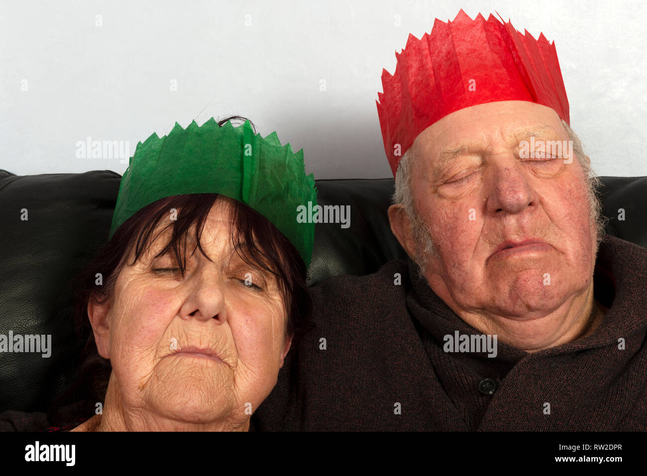 Christmas Cracker paper hats Banque D'Images