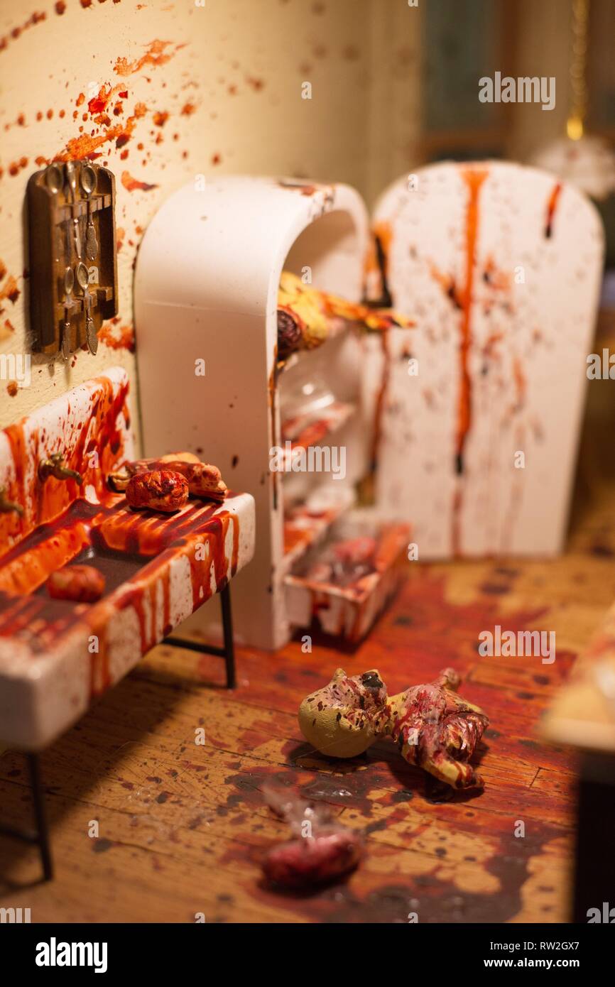 Close up d'un diorama d'un meurtre et de parties du corps, sur l'affichage à la Peculiarium à Portland, Oregon, USA. Banque D'Images