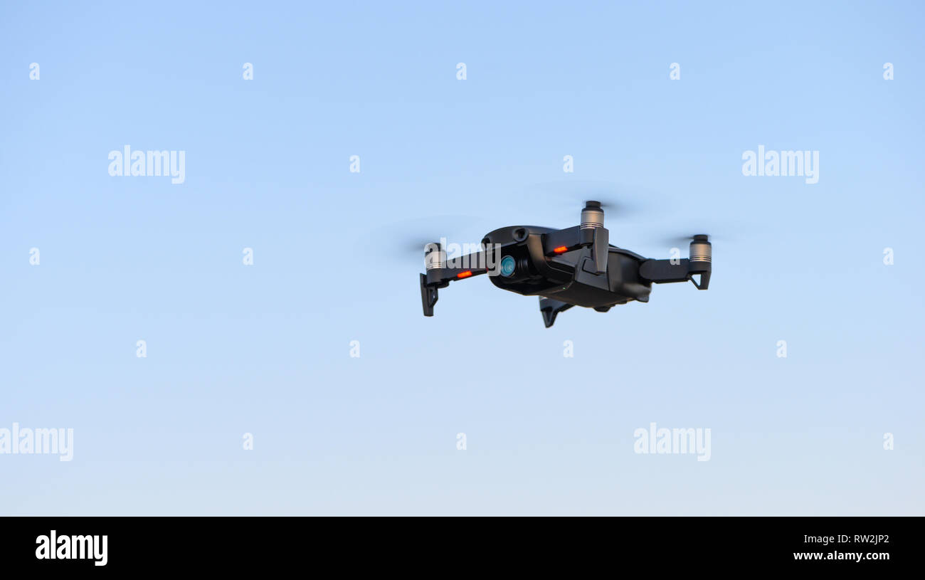 Drone flight Banque de photographies et d’images à haute résolution - Alamy