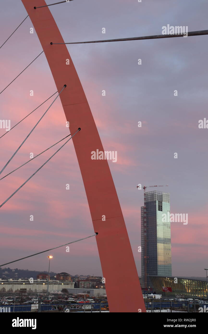 J'aime découvrir de superbes images de que je connais déjà. J'ai vu ces images le 3 mars à Turin, près de Lingotto, la plus importante usine de voitures en XX siècle, Fiat, maintenant c'est un grand centre culturel, conçu par Renzo Piano. Banque D'Images