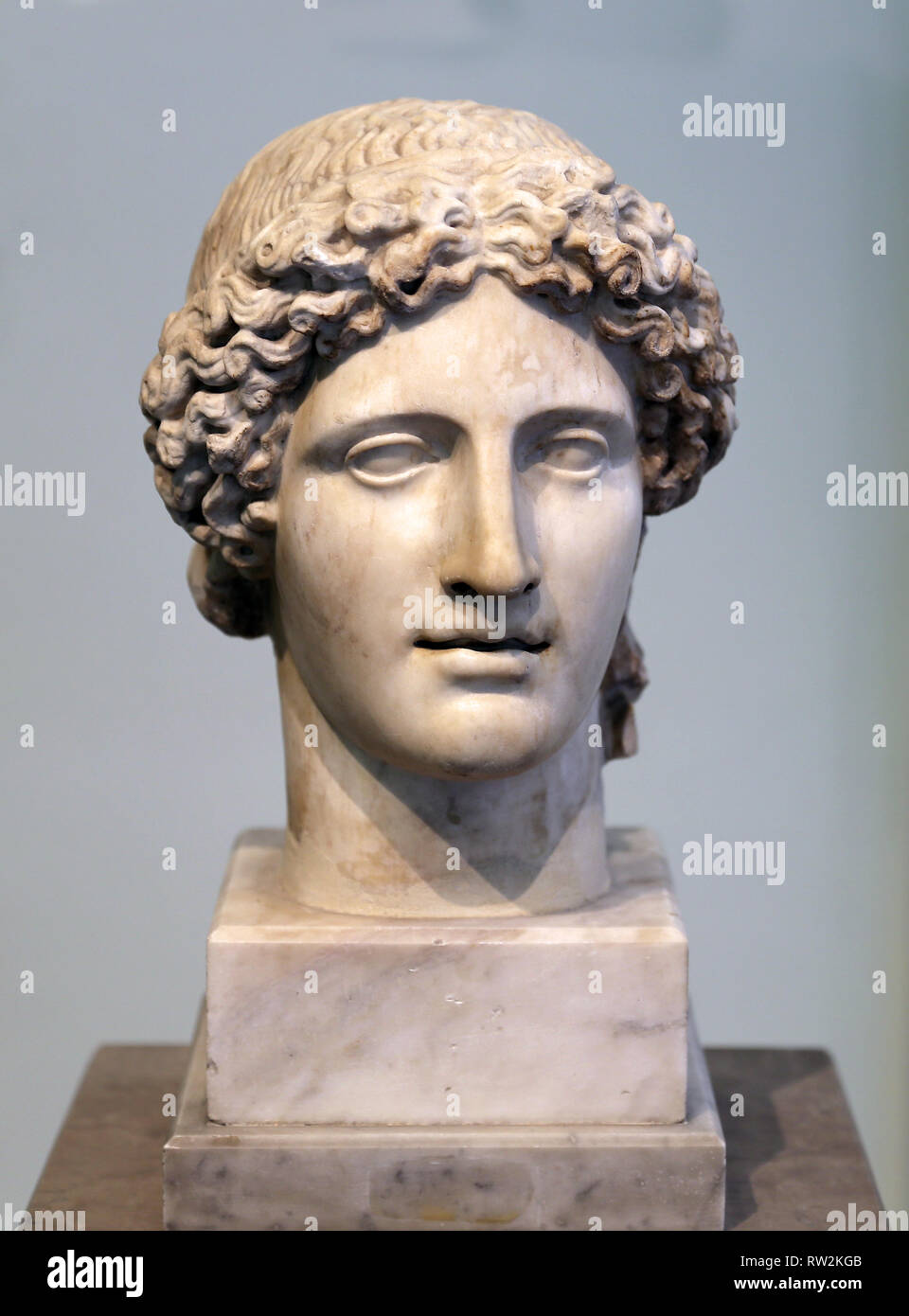 Apollo (Kassel). La fin du 2e siècle AD. Copie romaine d'un original attribué à Phidias (460-450 avant J.-C.). Naples, Italie. Banque D'Images