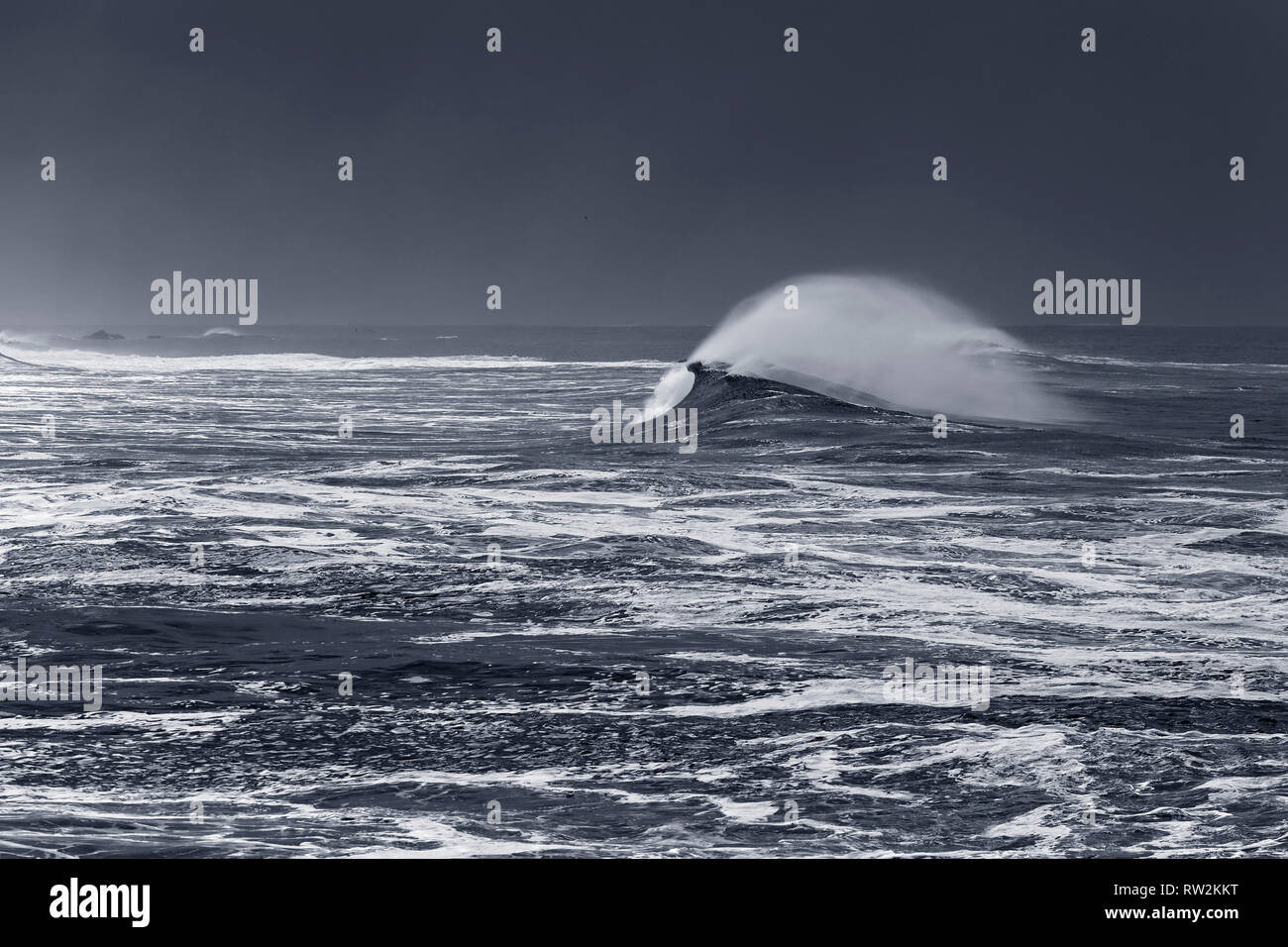 Le nord de la côte portugaise avant la pluie et d'orage Banque D'Images