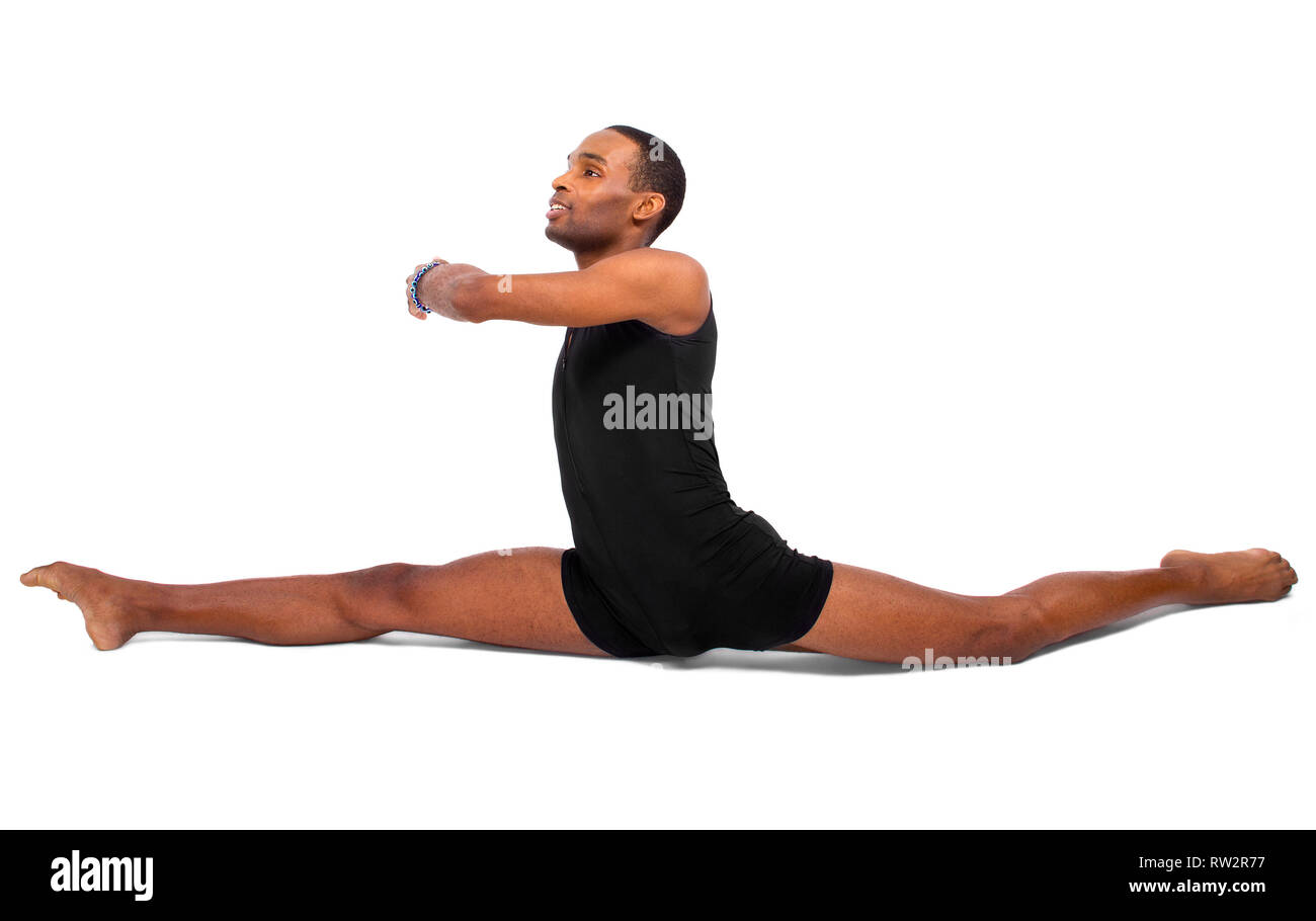 Male ballet dancer le réchauffage et faire preuve de souplesse à fond blanc Banque D'Images
