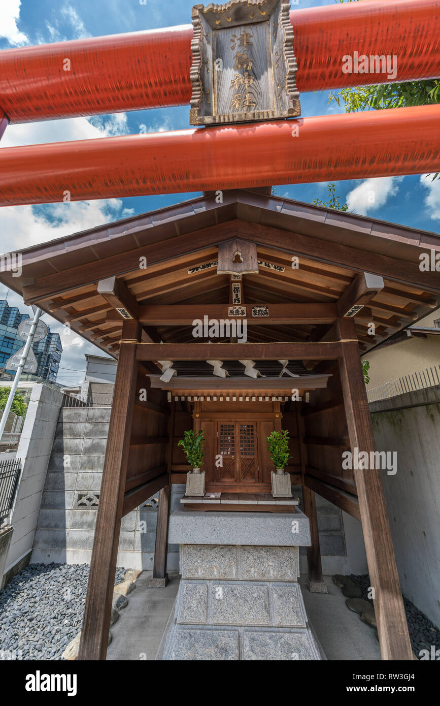 Tsushima Jinja. Petit temple shintoïste qui consacre et Gozutenno ou divinités Susanoo Kami. Situé dans le quartier de Yoyogi, Shibuya, Tokyo Banque D'Images