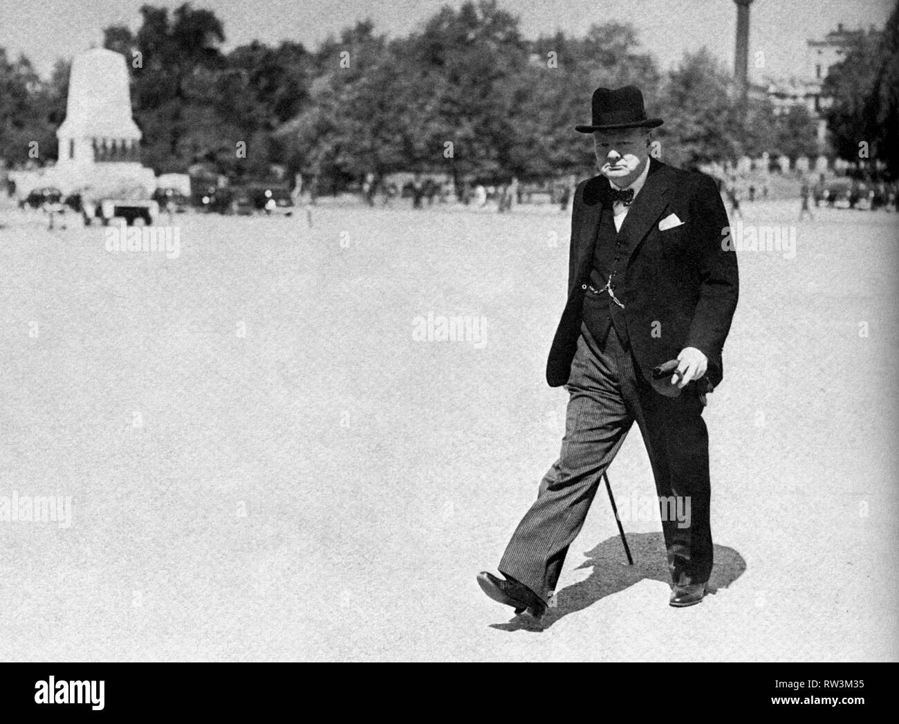 Winston Churchill traversant Horse Guards Parade, qui vient d'être nommé Premier ministre. 20 mai 1940 Banque D'Images