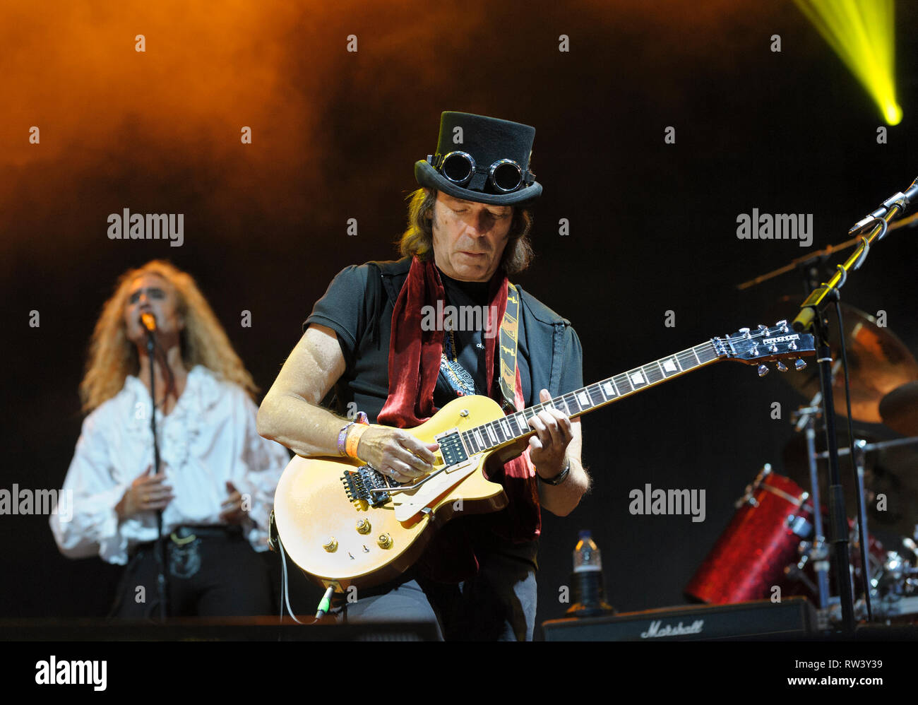 Steve Hackett et Nad Sylvan effectuant à la Fairport's Cropredy Convention, le 7 août 2014 Banque D'Images