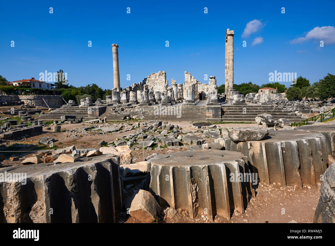 Photo des ruines de l'antique grecque Ionienne Didymes Temple d'Apollon & accueil à l'Oracle d'Apollon. Aussi connu comme le Didymaion terminé vers Banque D'Images