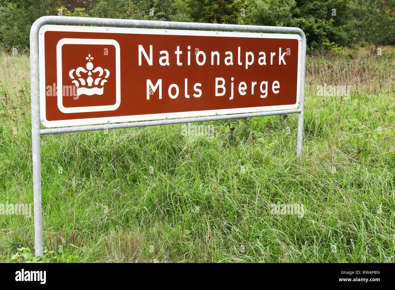 Panneau routier avec parc national de Mols Bjerge au Danemark Banque D'Images