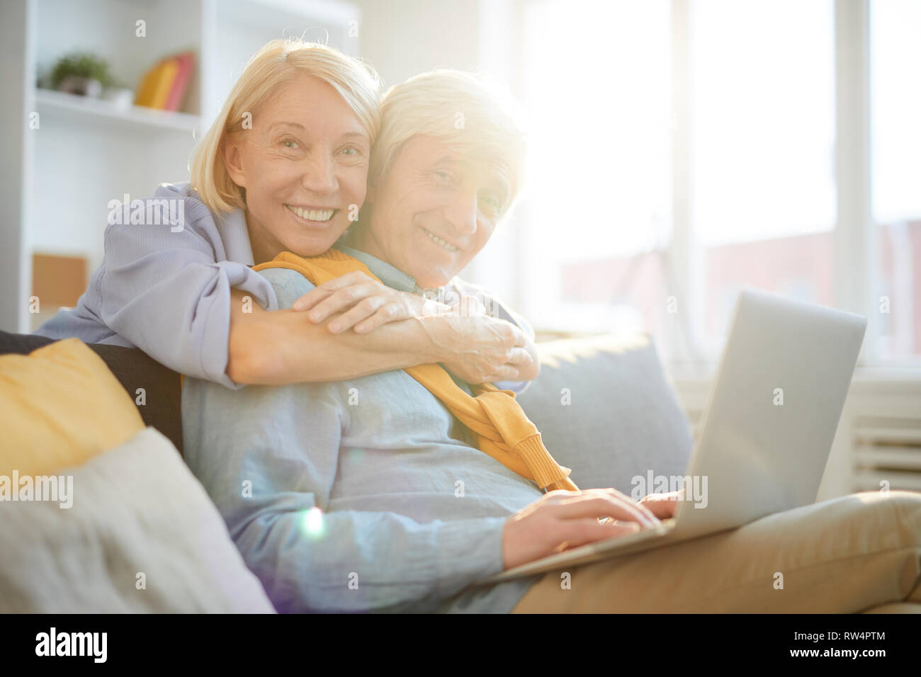 Cheerful Senior Couple at Home Banque D'Images