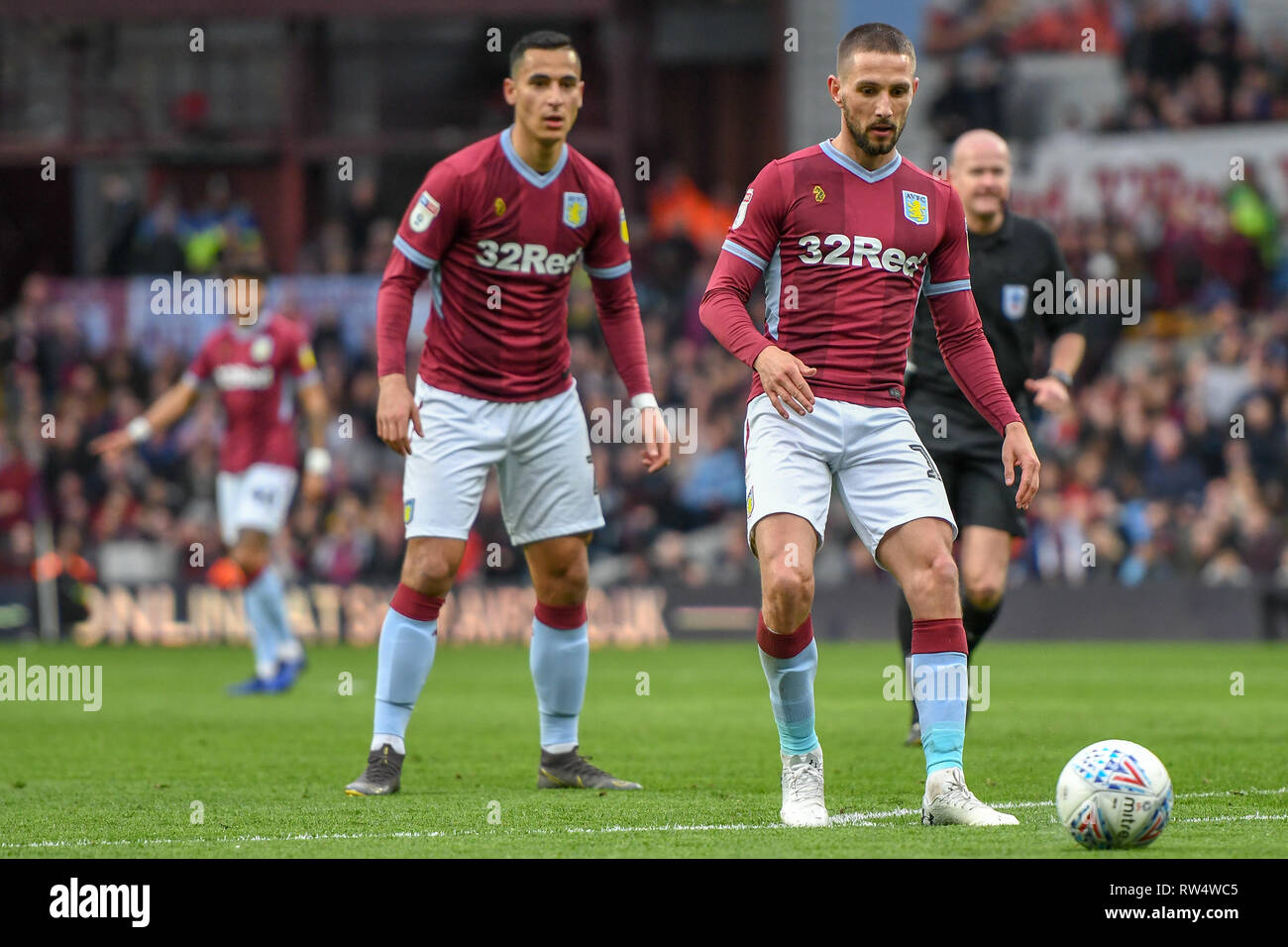 2 mars 2019, la Villa du Parc, Birmingham, Angleterre ; Sky Bet Championnat, Aston Villa vs Derby County : Conor Pier Paolo Pasolini (14) de Aston Villa jette le ballon sur Crédit : Gareth Dalley/News Images images Ligue de football anglais sont soumis à licence DataCo Banque D'Images