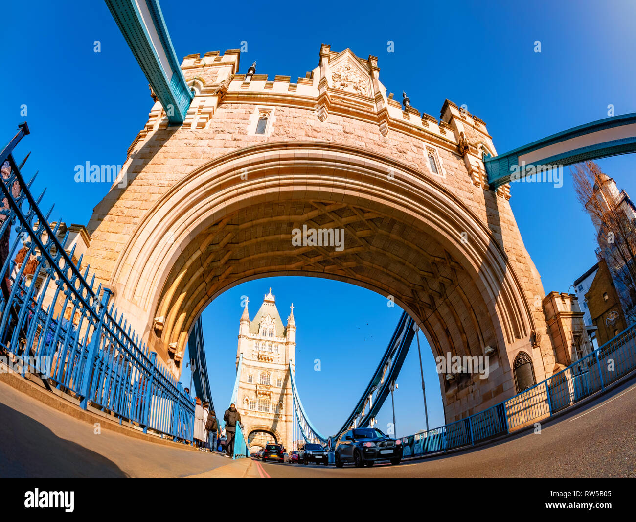 De l'architecture célèbre Tower Bridge à Londres en un jour. L'Angleterre Banque D'Images