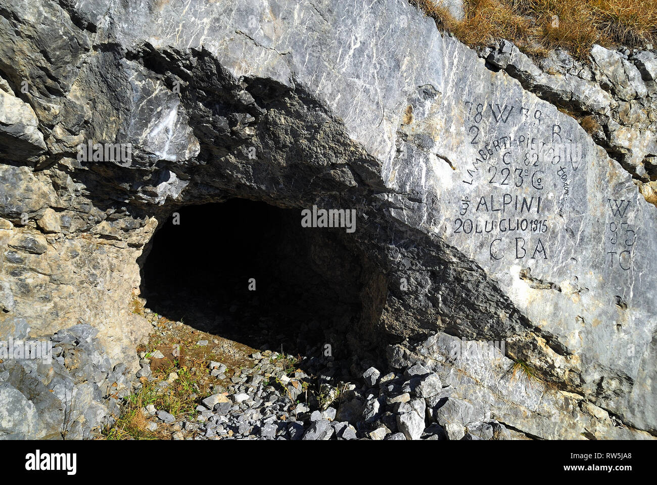 La première guerre mondiale, les Alpes Carniques, Mont Freikofel. Elle a été le théâtre de batailles sanglantes entre soldats austro-hongrois et italiens pendant la PREMIÈRE GUERRE MONDIALE. graffitis réalisés par les troupes alpines italiennes. Banque D'Images